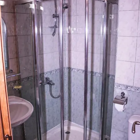 за гости - семейна ивел Hotell 3*