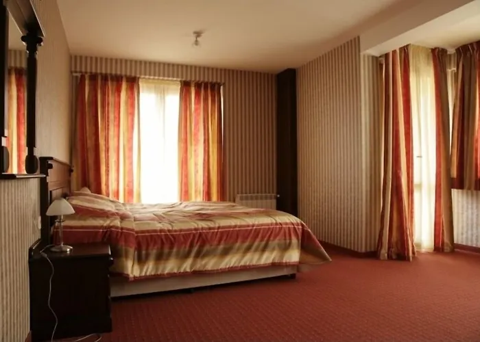 Hotel за гости - семейна ивел 3*